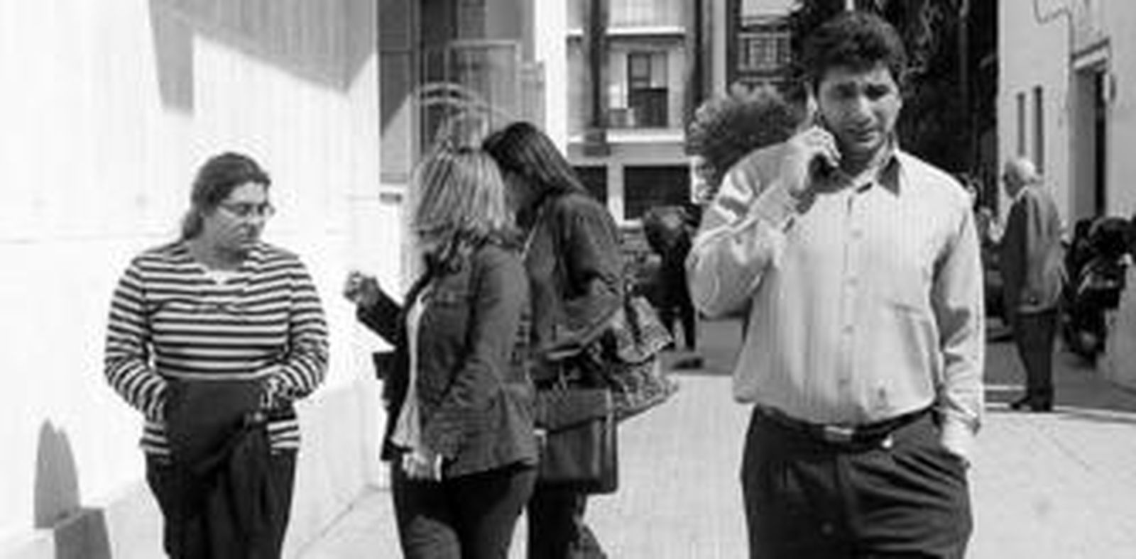 Irene Suárez y Juan José Cortés, después de prestar declaración ayer en la Audiencia Provincial de Huelva.