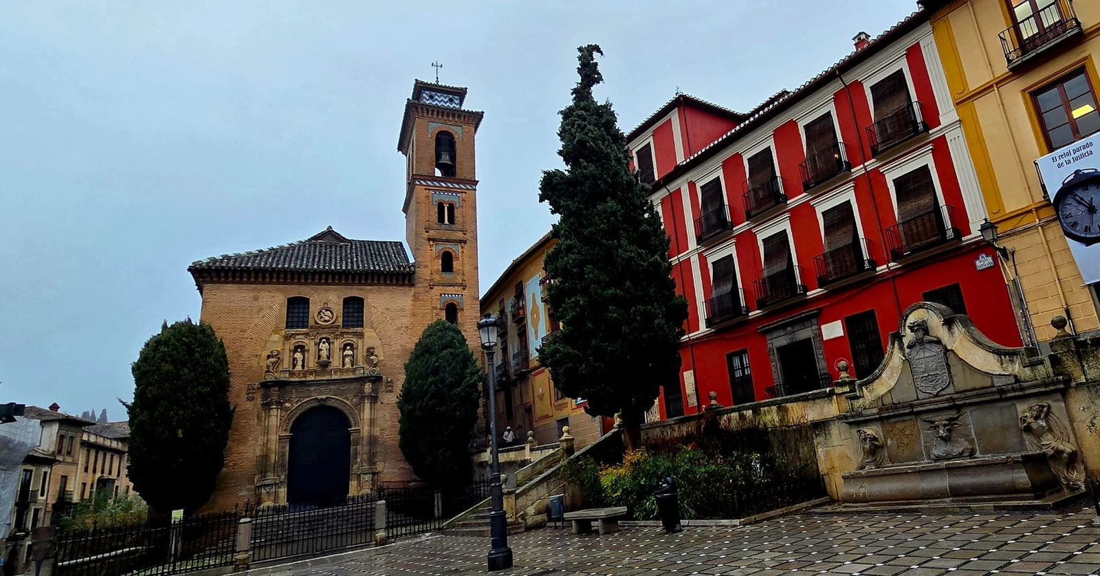 Plaza de Santa Ana y el Pilar del Toro.