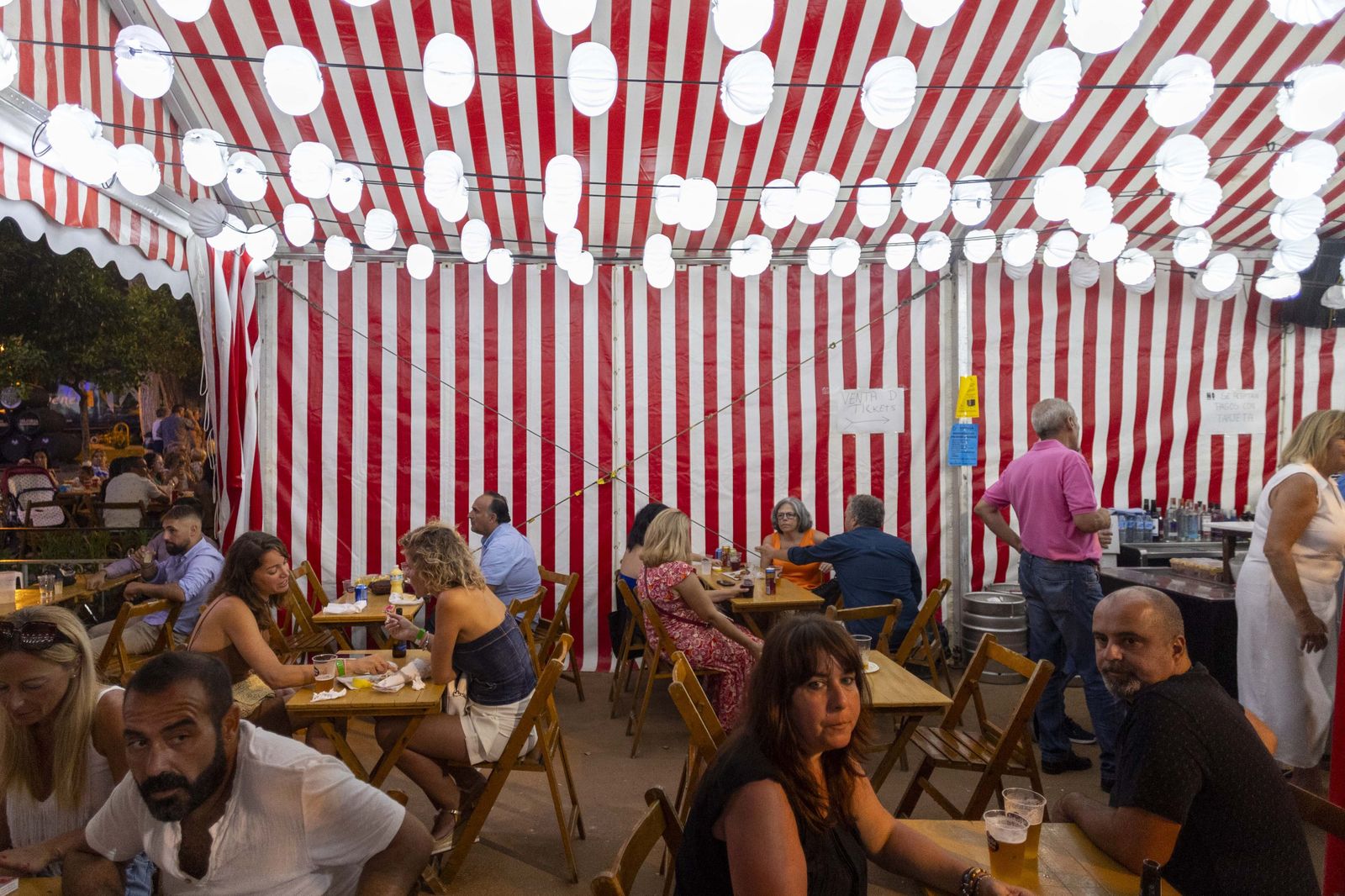 Búscate en las imágenes de la inauguración de la Feria del Carmen y de la Sal de San Fernando