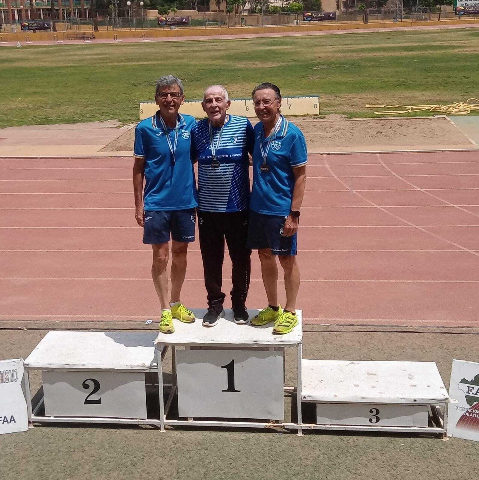 Un podio del Club Atletismo Linense.