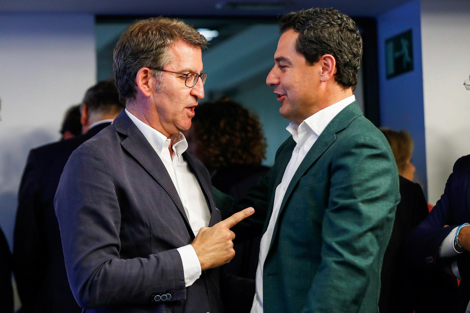 Juanma Moreno y Núñez Feijóo, en la sede del PP en Madrid.