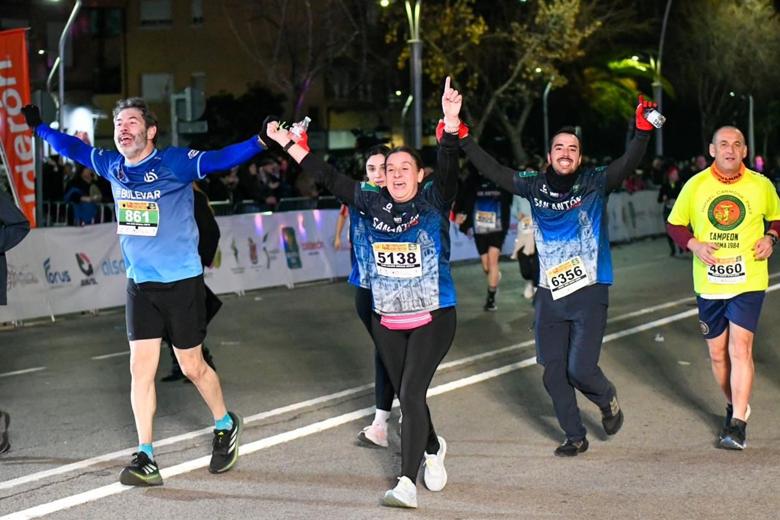 En imágenes: búscate en tu llegada a meta de la Carrera de San Antón 2025 (12)