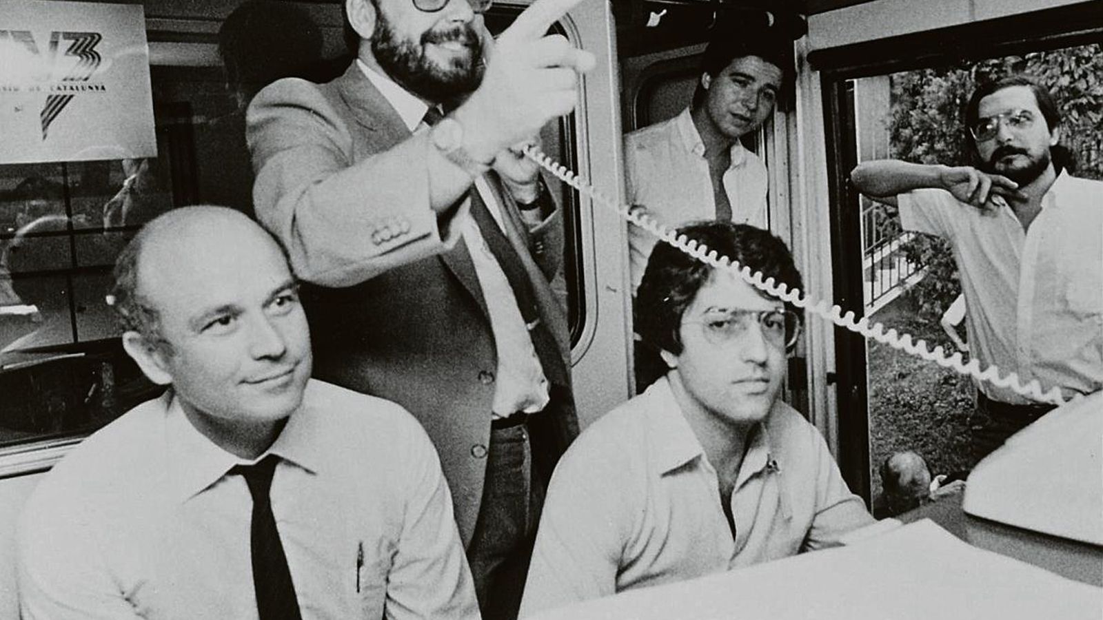 Alfons Quintà, en el centro, durante una de las primeras emisiones de TV3.