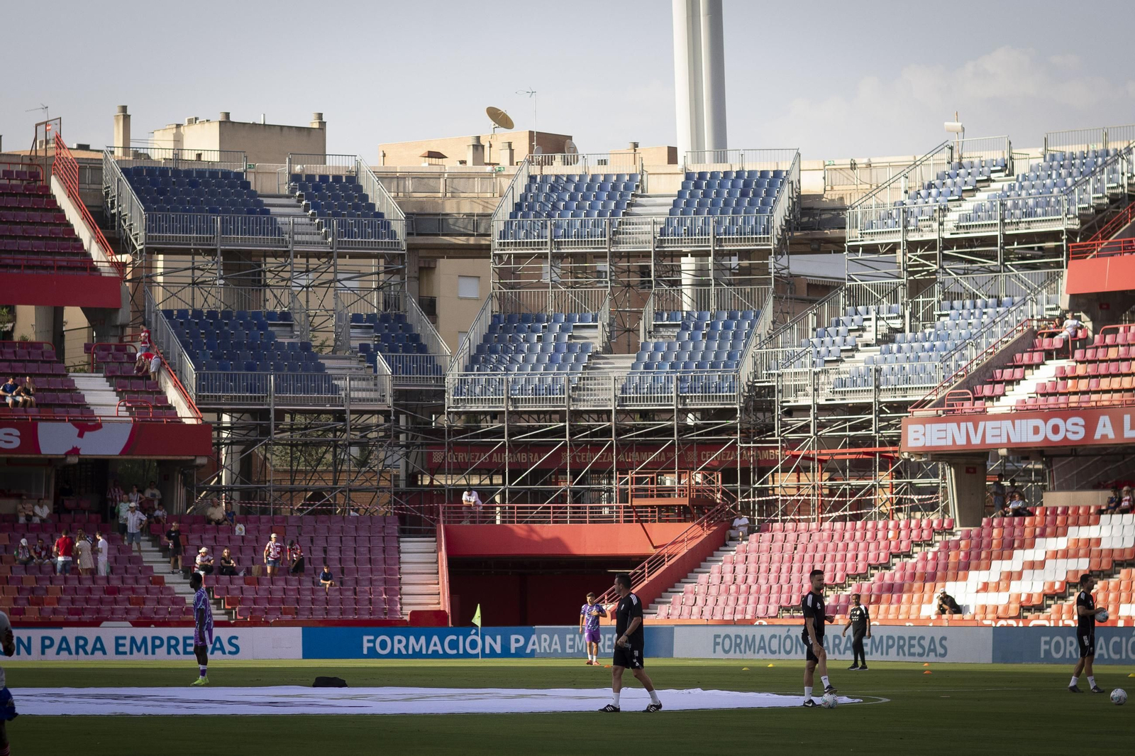 Imagen de las esquinas del estadio antes del partido de este sábado