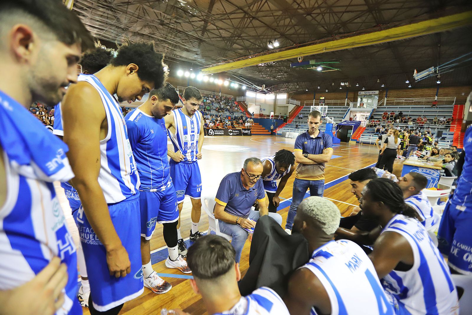 Imágenes de la Primera jornada de la fase final a LEB Plata: Huelva Comercio Viridis vs Refitel Basket Lliria