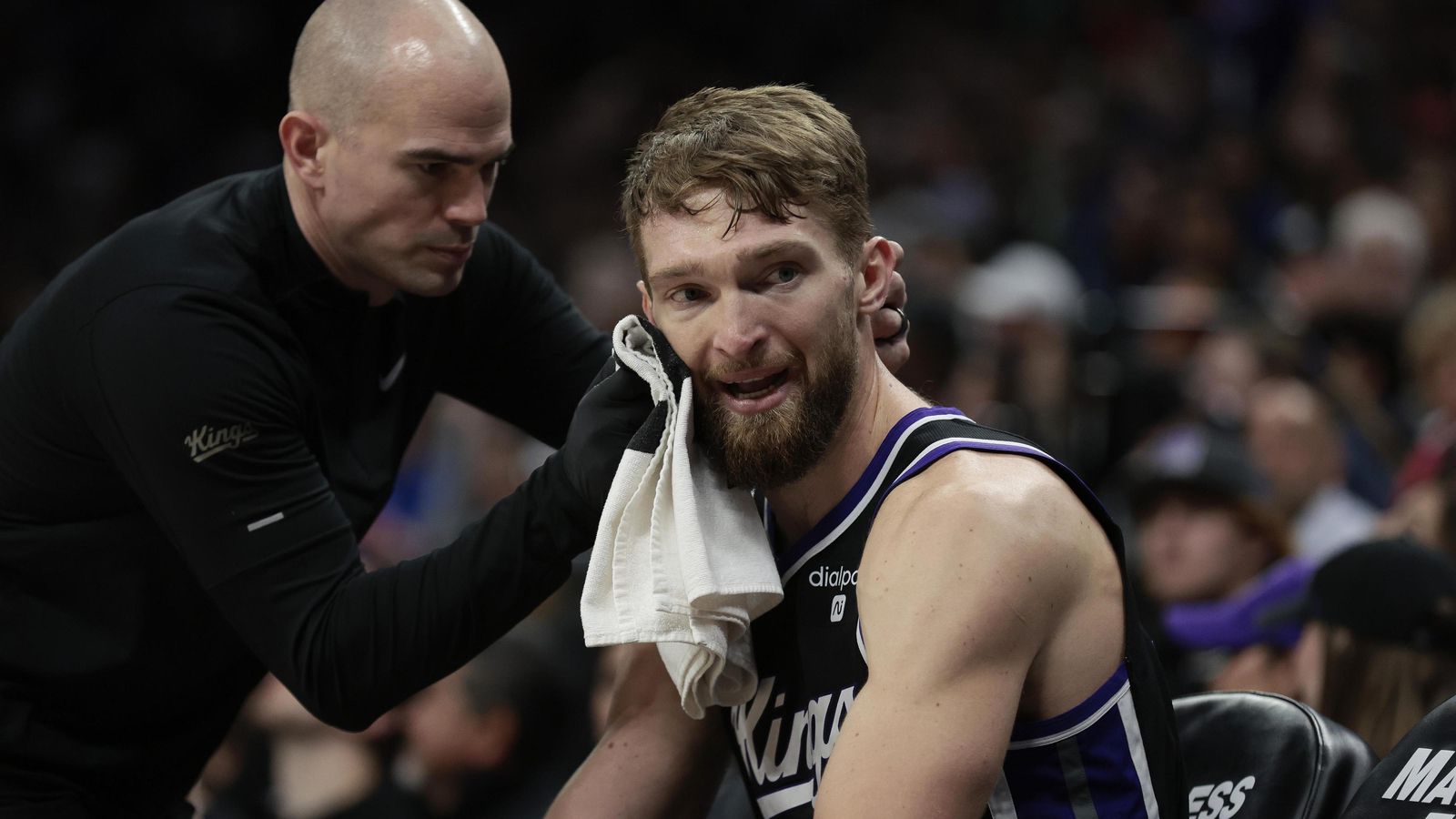 Sabonis, dolorido durante el partido.