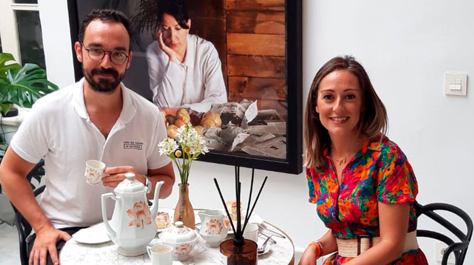 Ana Rizo,  junto a César Jiménez