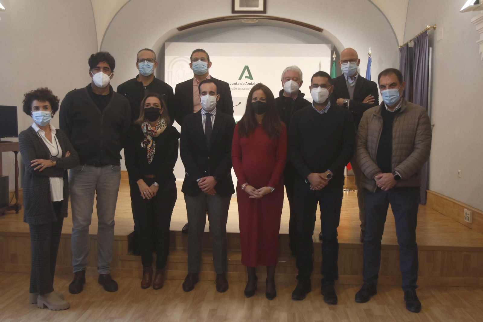 Ángel Herrador posa con los representantes de las entidades.