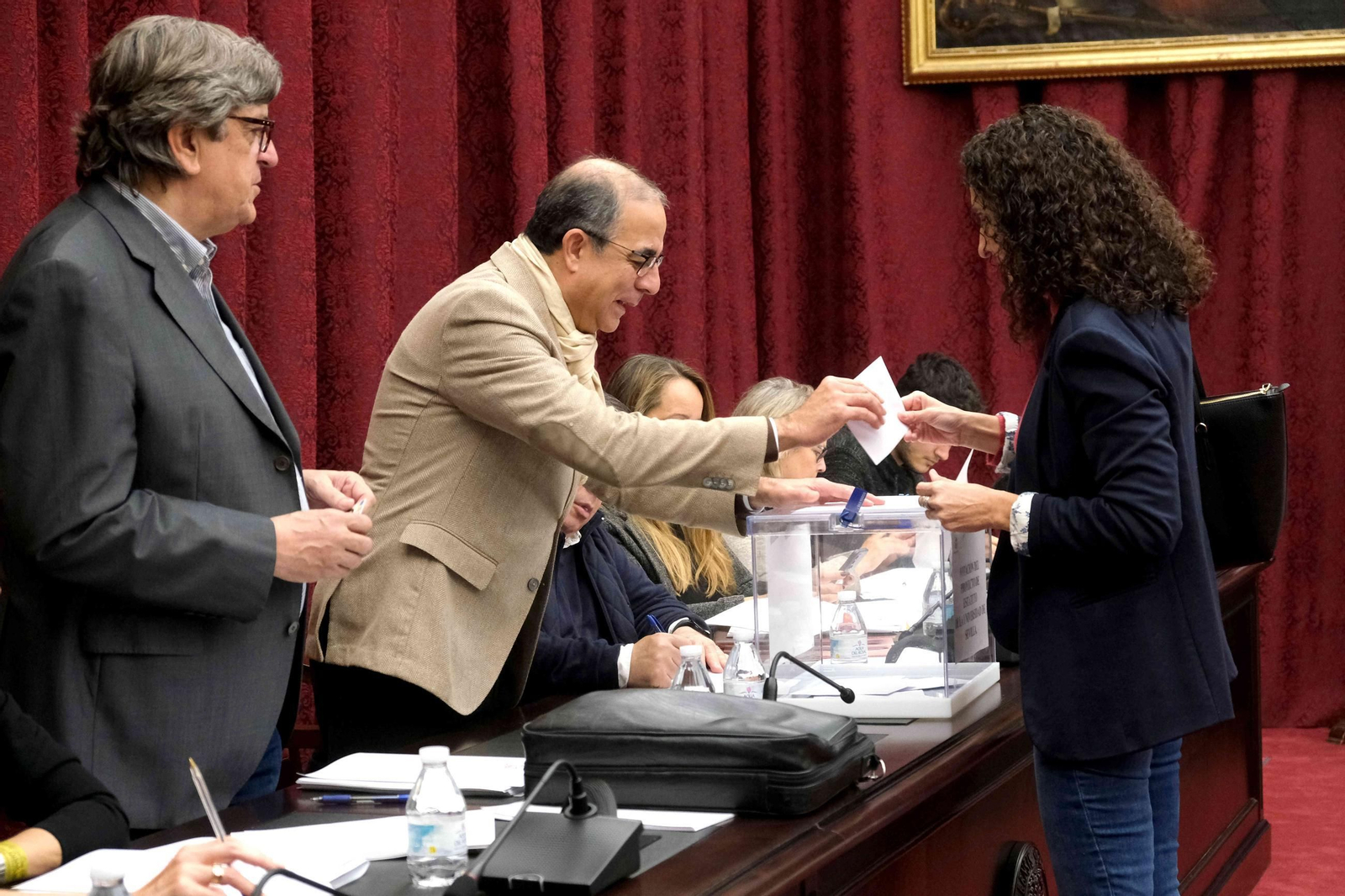 El rector de la US, Miguel Ángel Castro, en un momento de la votación del nuevo estatuto.