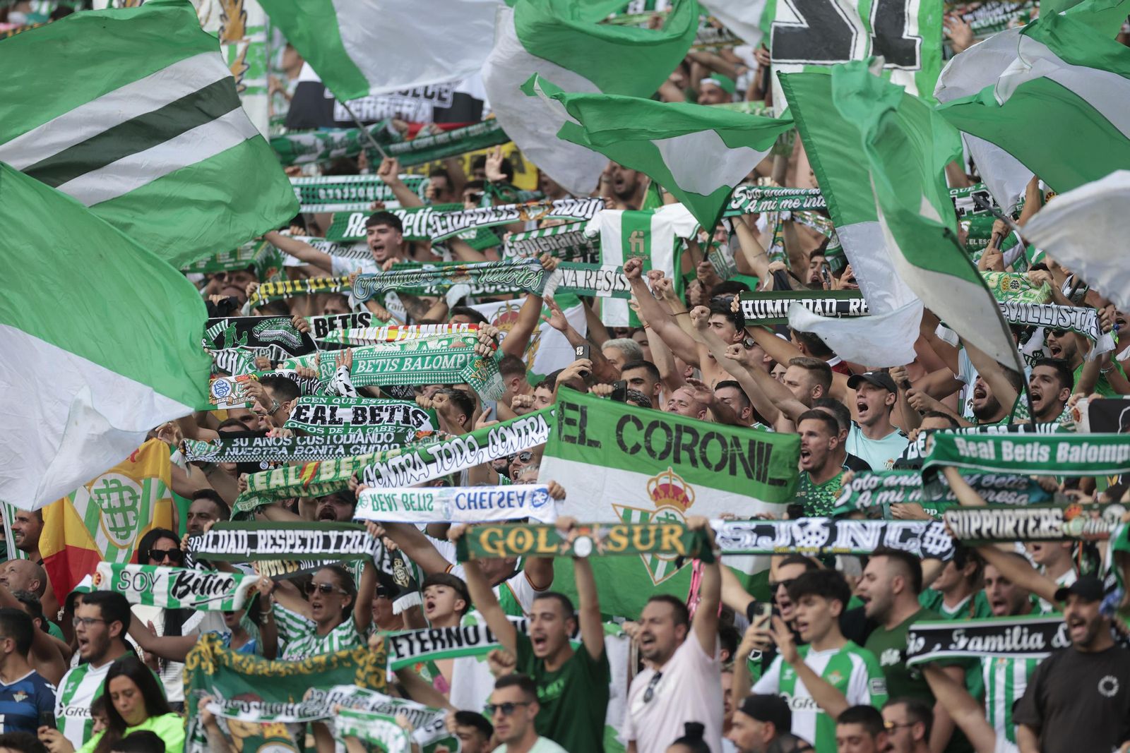 Búscate en las fotos del Betis - Athletic Club