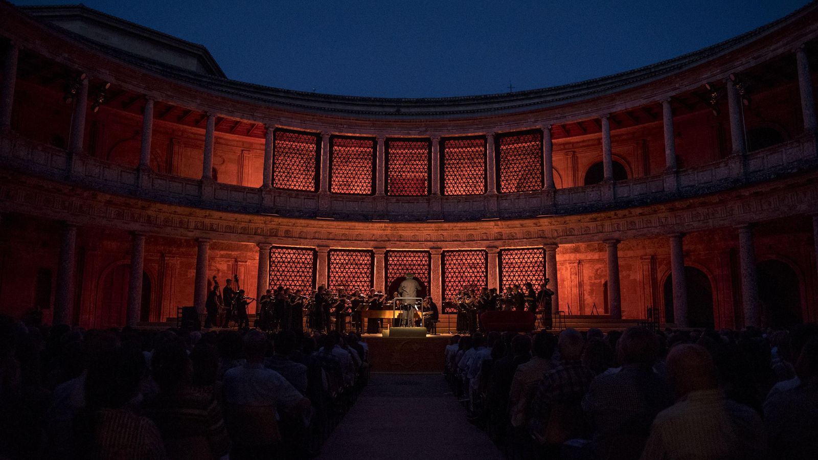 Frederic Amat dio una pincelada estética a la ópera.