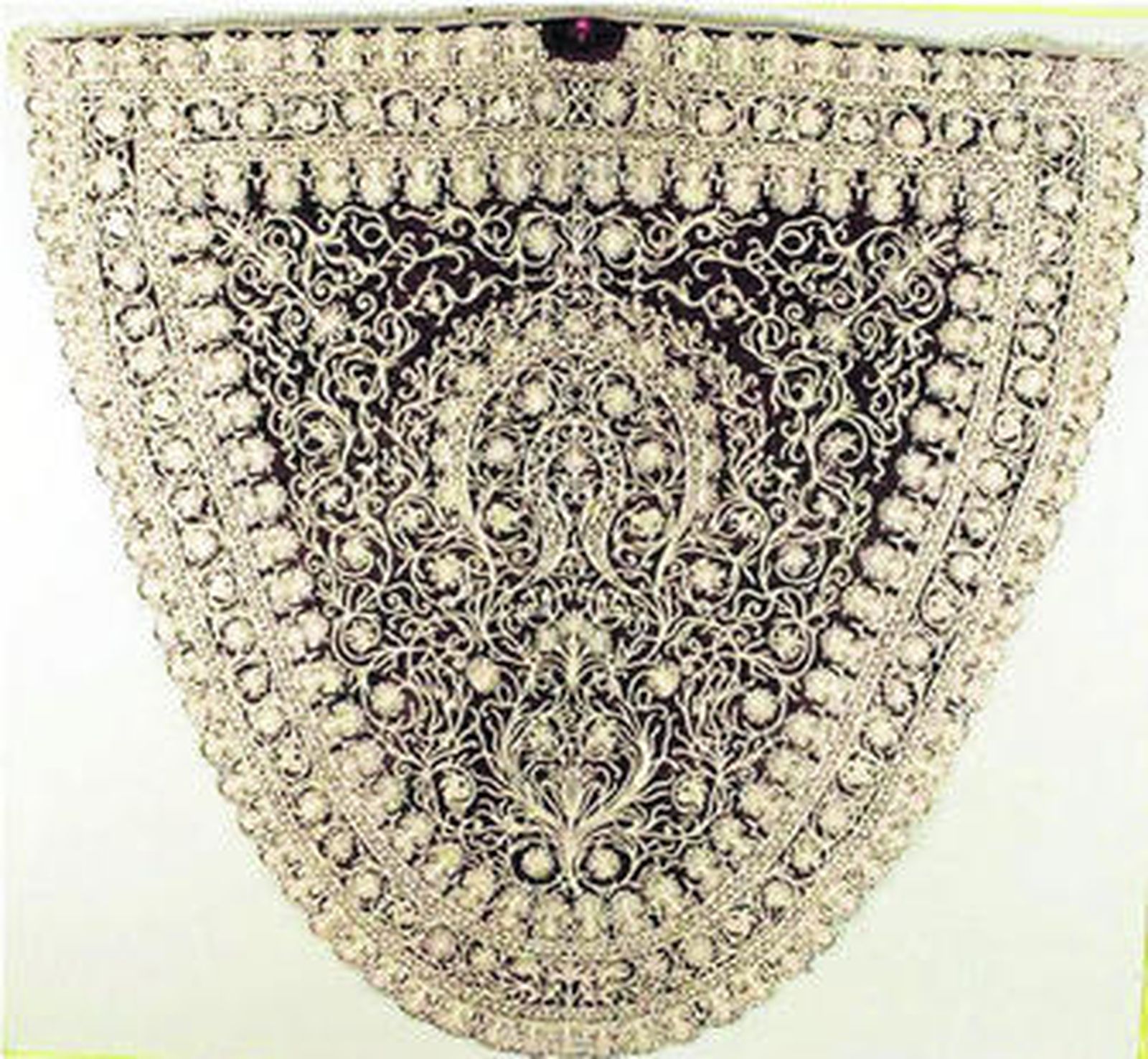 Imagen completa del manto, en la que se aprecia la belleza de su dibujo y realización.