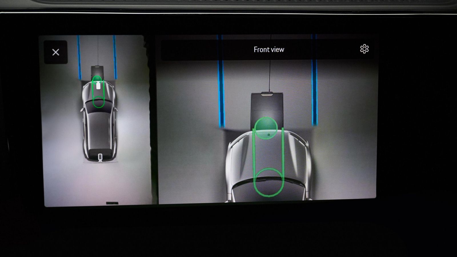Para que la carga fluya de la bobina transmisora en el suelo a la receptora del vehículo es necesario que ambas se alineen de manera aproximada.