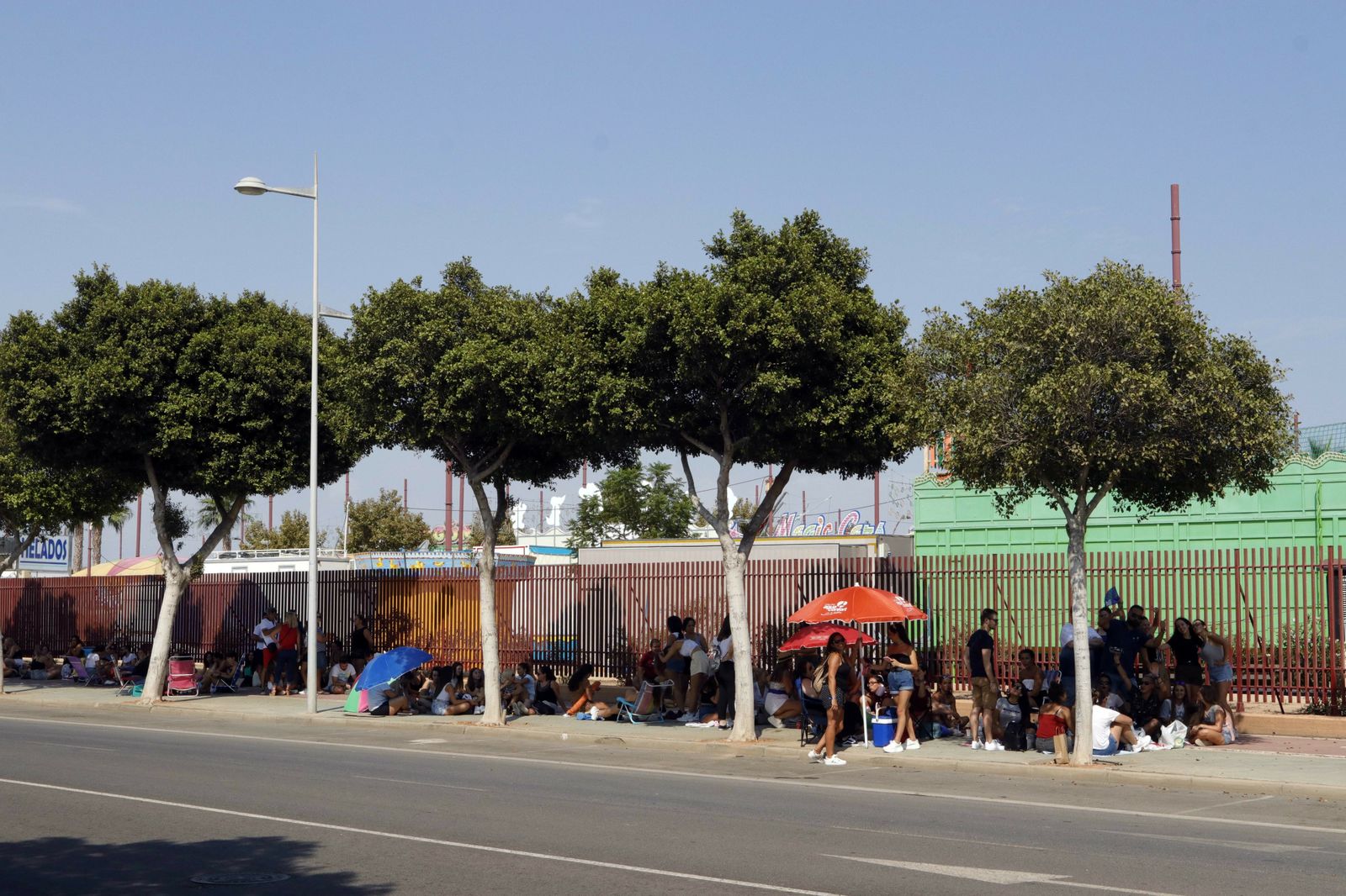Fotogalería de los fans que esperan en cola para el concierto de David Bisbal