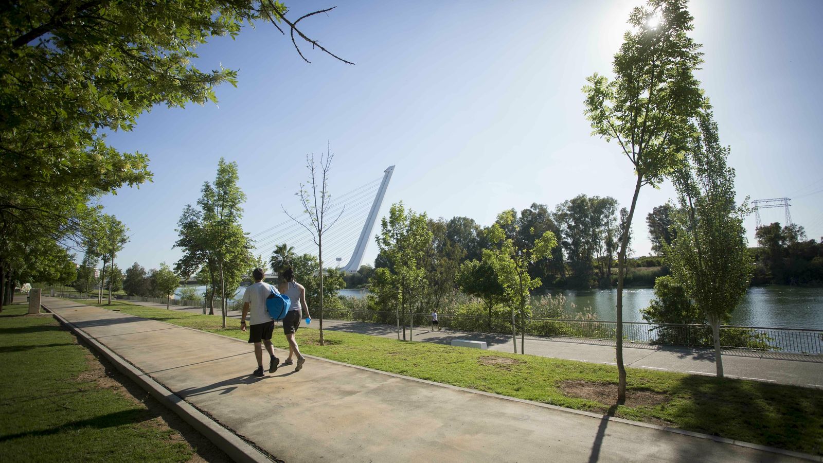 El río a su paso por la barriada de San Jerónimo.