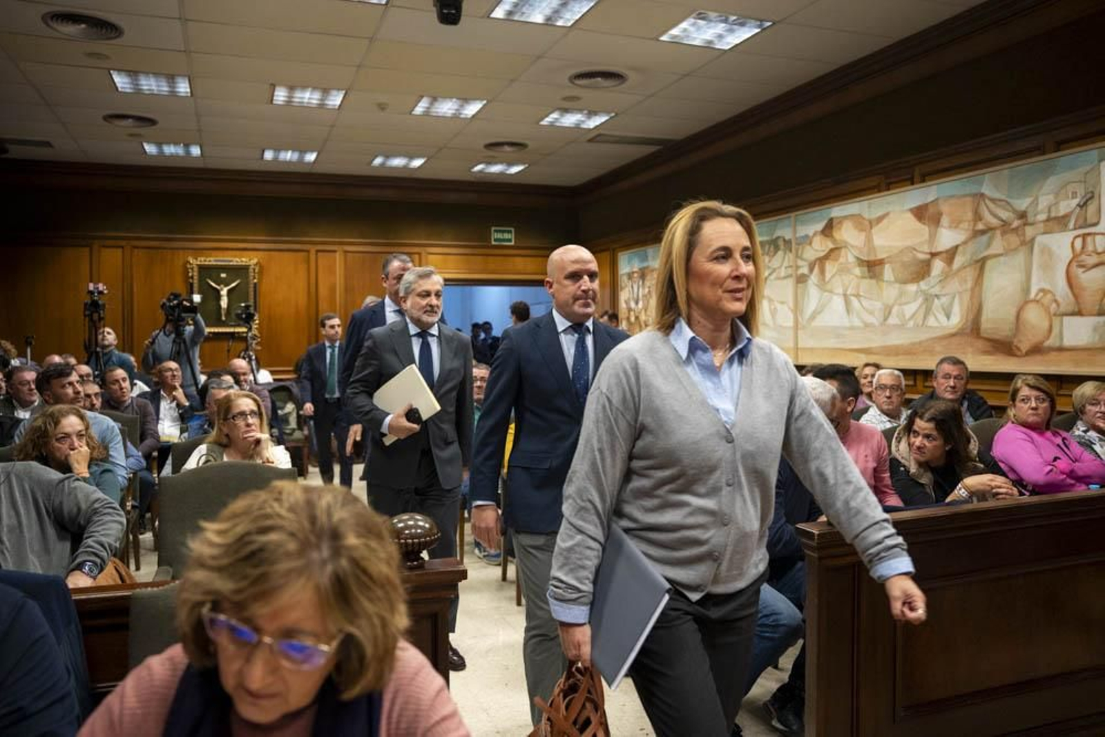 Las imágenes del primer pleno en Diputación sin Javier Aureliano García