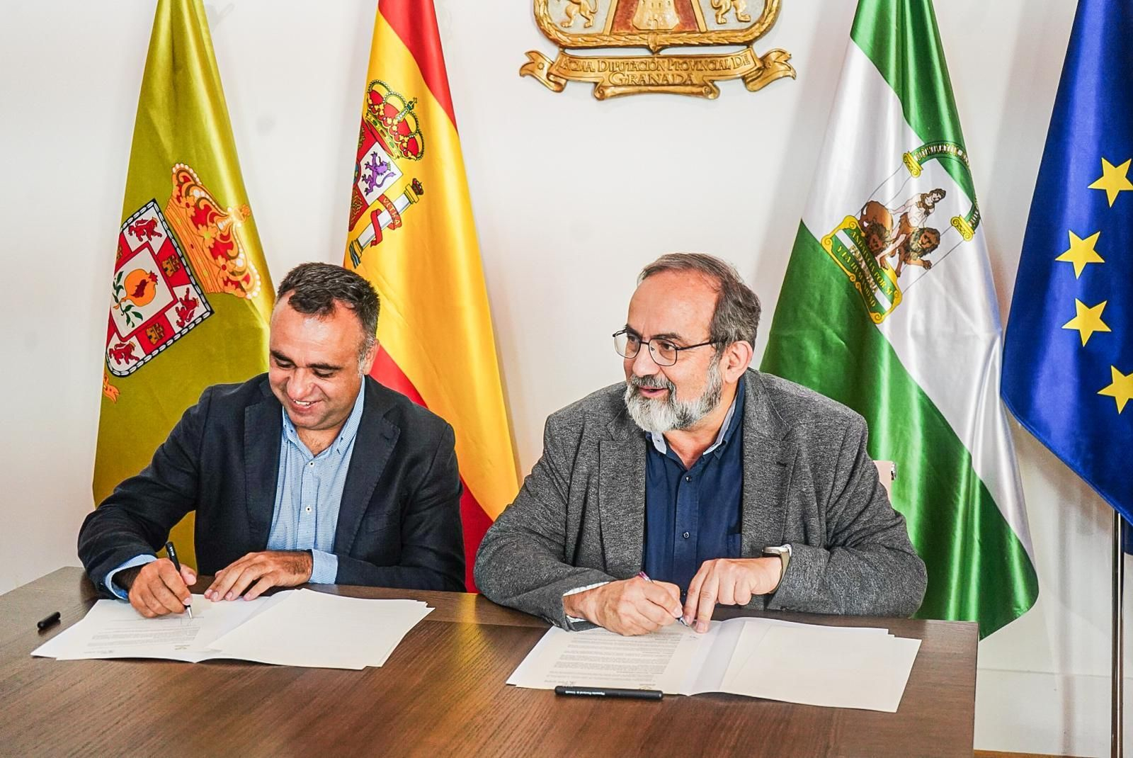 Francisco Rodríguez y Ángel Ibarra firman el acuerdo entre Diputación e IFMIF-Dones
