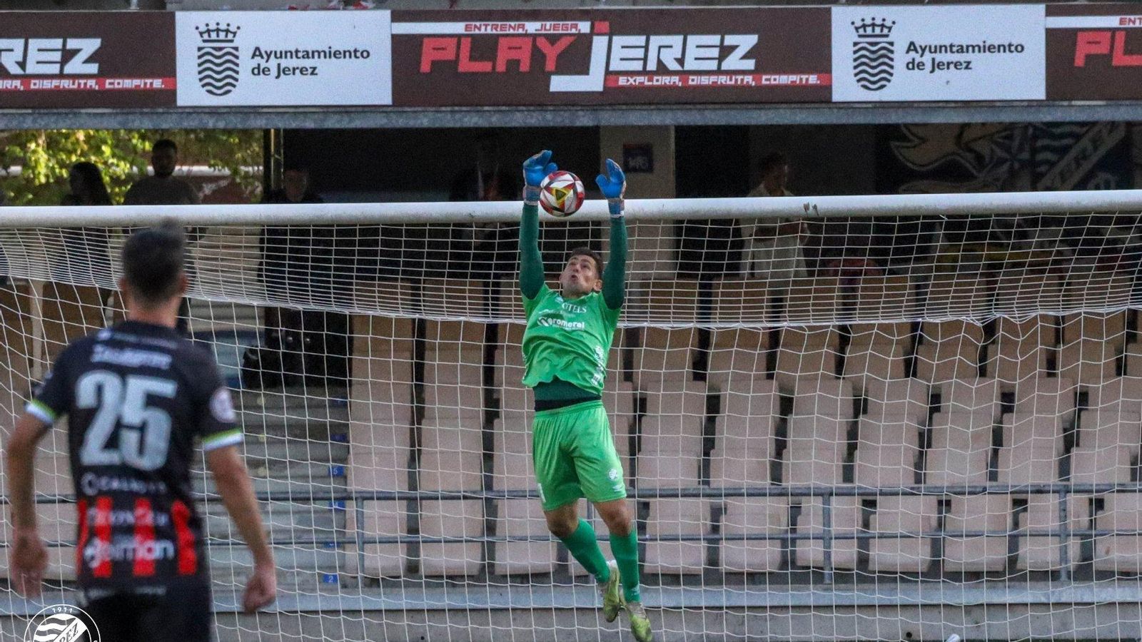 David Sánchez debe decidir si sigue apostando por Llamas o vuelve Matías Ramos.