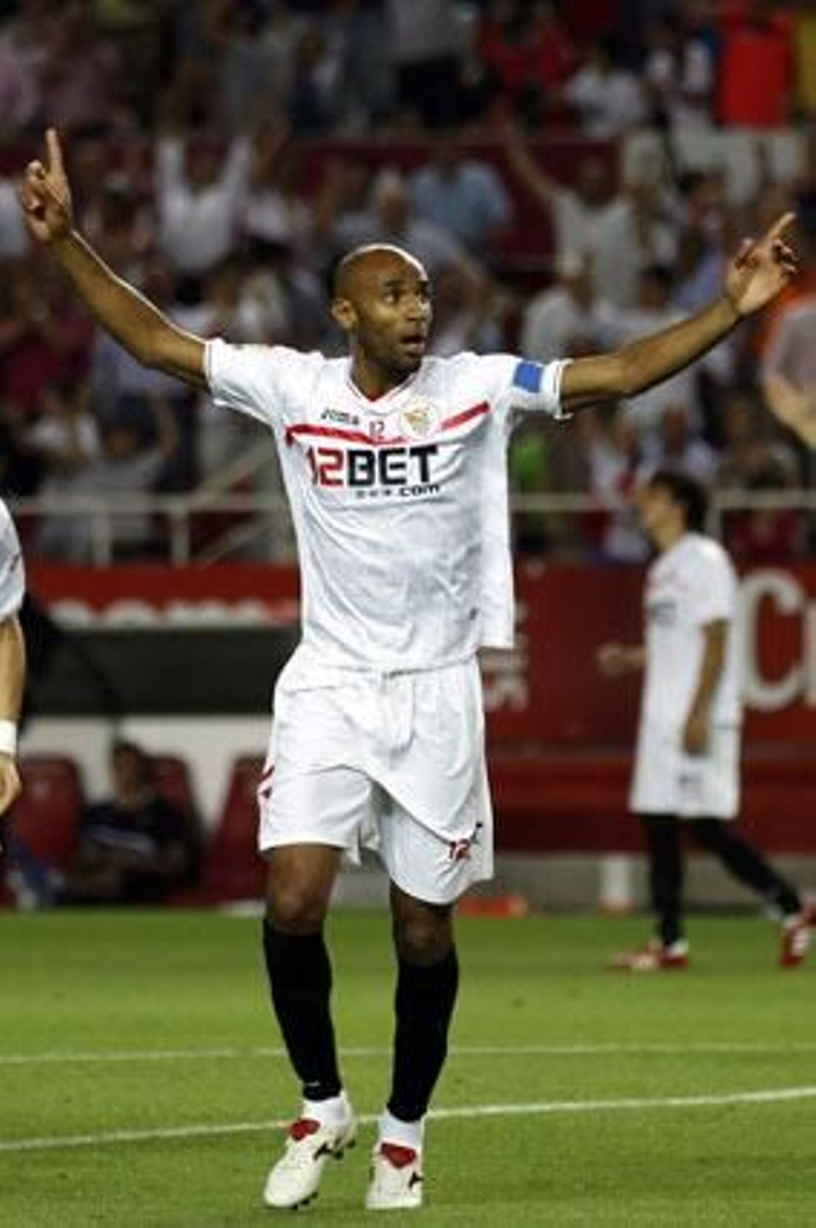 Kanoute asegura que "a priori" éste será su último año en el Sevilla