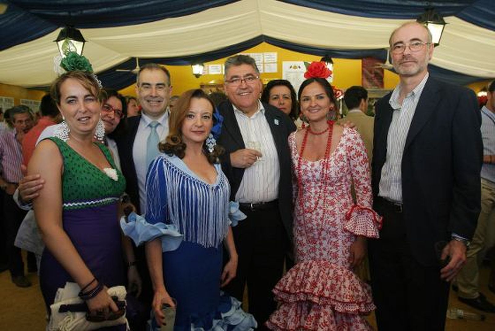 Esmeralda Gil, coordinadora del área de Economía del Ayuntamiento, Cornelio Vela, director general de Política Fiscal, Milagros Pérez, cordinadora general de Presidencia, Casto Sánchez, África Becerra, y Juan Manuel Román, asesor de la alcaldía

Foto: Vanesa Lobo