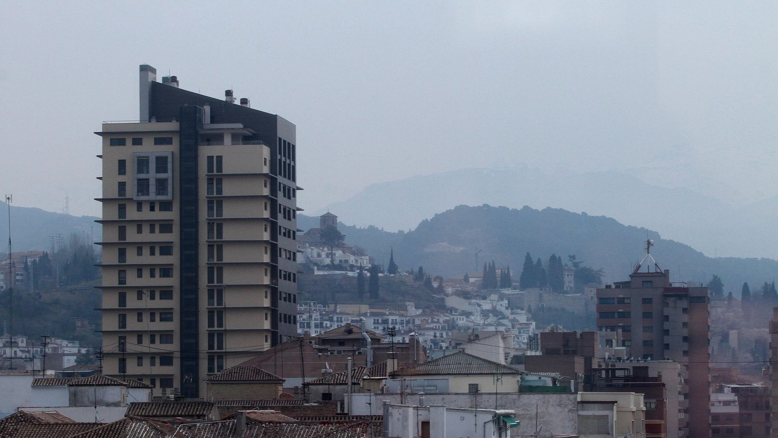 Imagen de archivo de la contaminación sobre el Albaicín