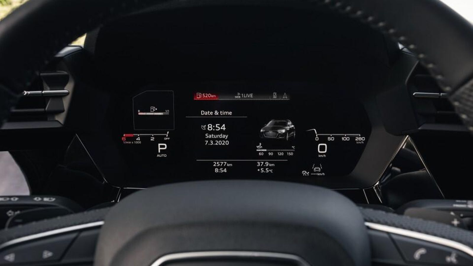 La instrumentación siempre recurre a una pantalla, aunque éstas pueden ser de dos tamaños distintos: son las Virtual Cockpit.