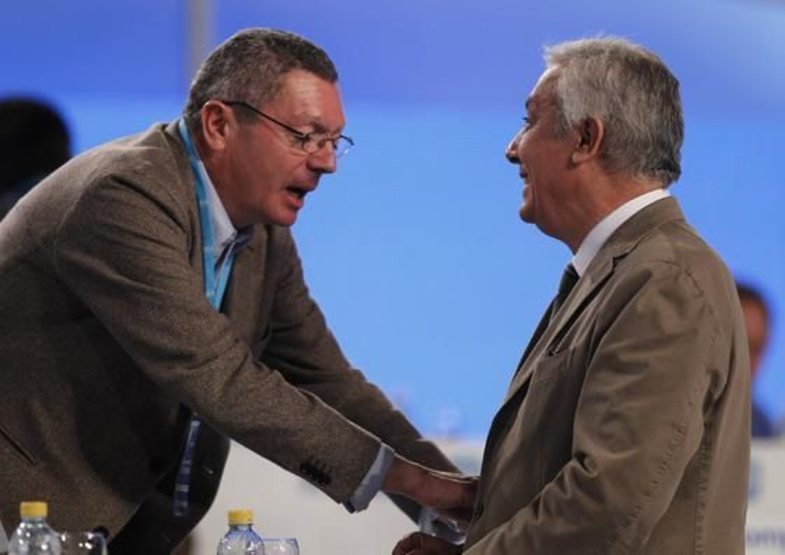Gallardón y Arenas conversan durante el Congreso Nacional del PP. 

Foto: Antonio Pizarro