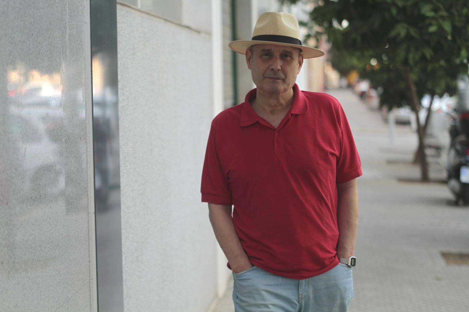 Paco Herrera, paseando por el Cerro del Águila.