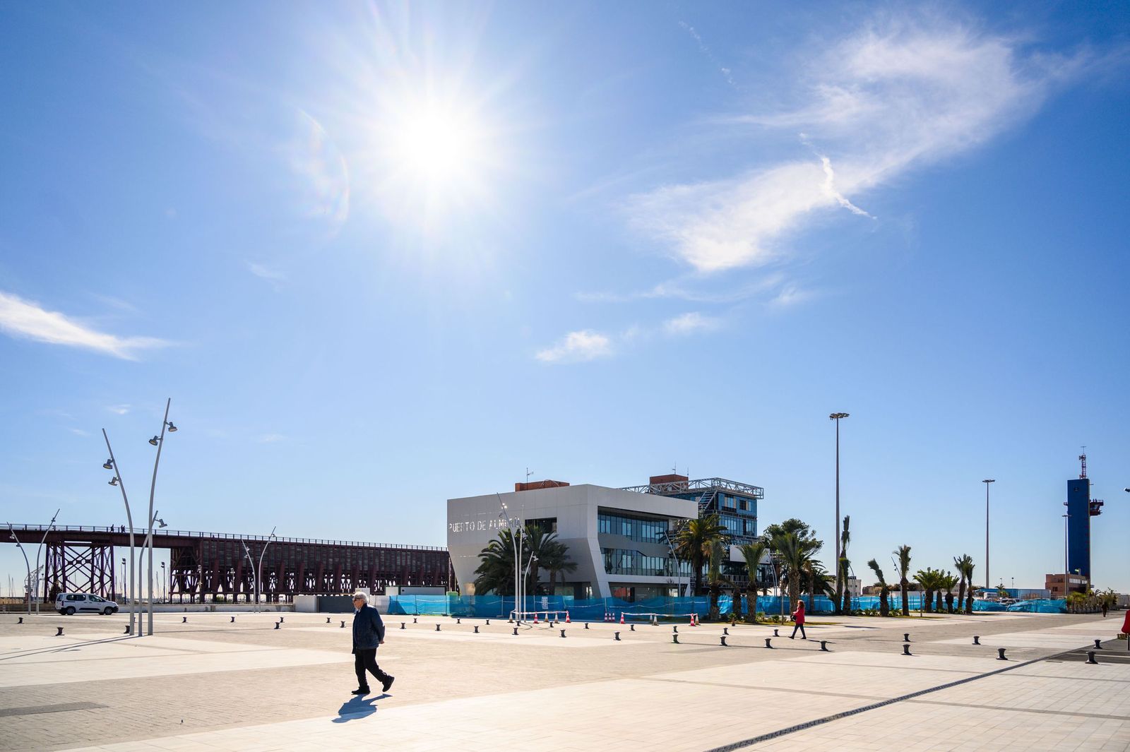 Urbanización de la entrada al Muelle de Levante del Puerto de Almería.
