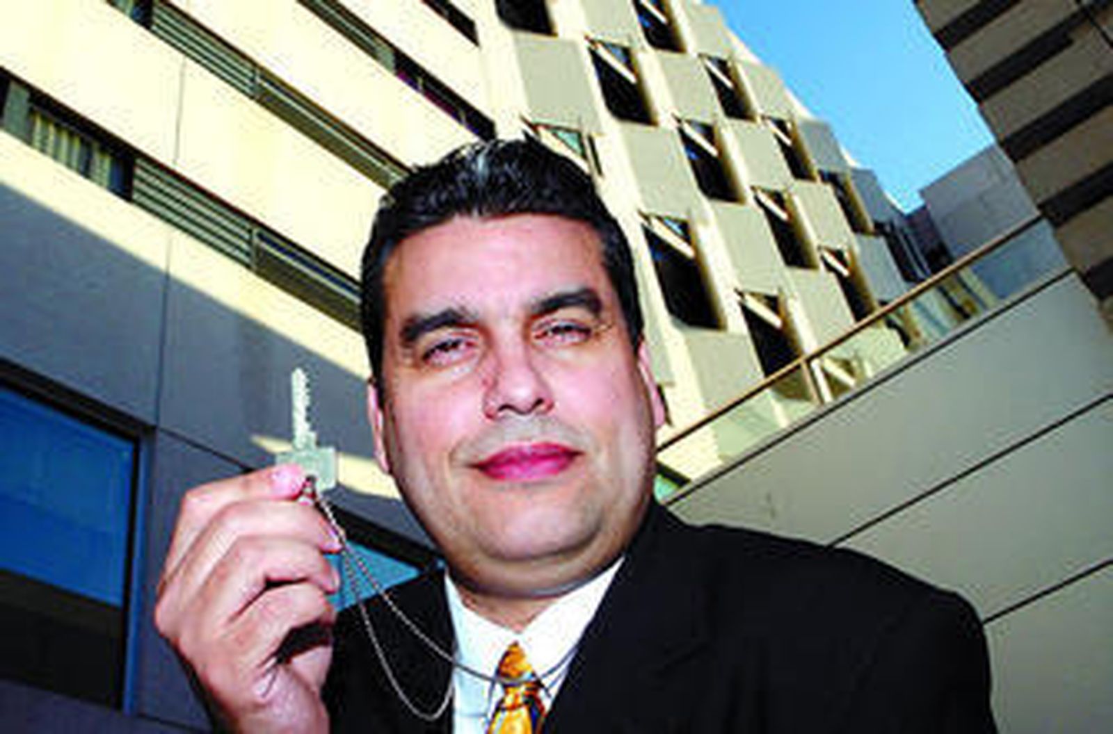 "Más que un héroe, yo soy un adicto a ayudar"