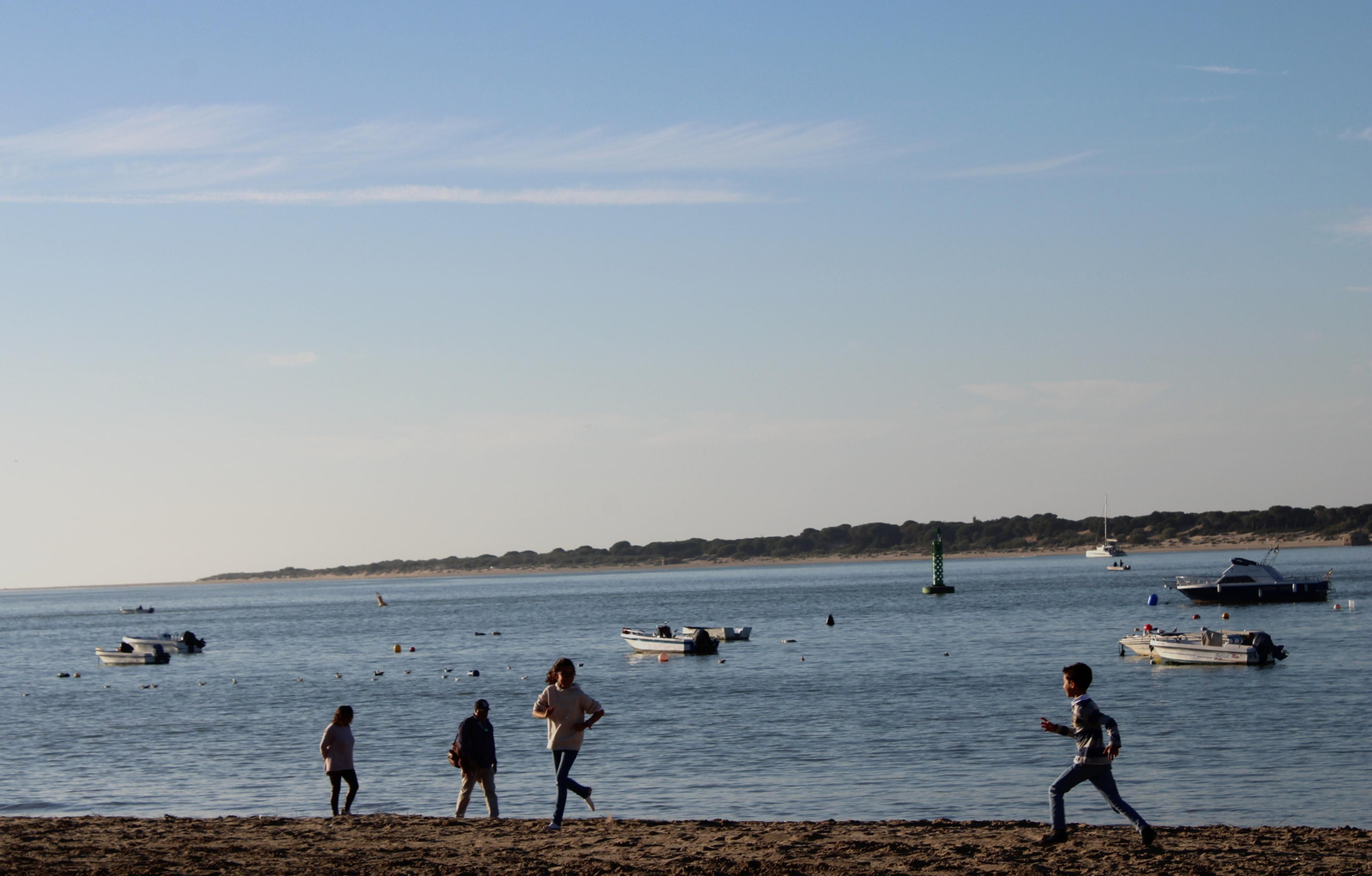 Paseo marítimo de Bajo Guía en enero de 2024: 'Abarrotao'
