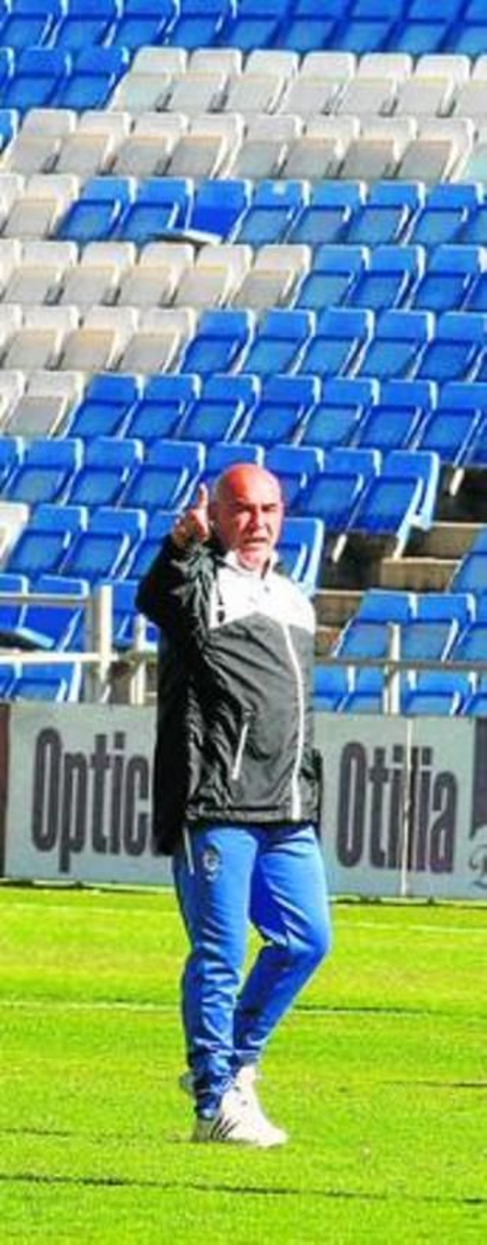 Carlos Ríos sólo tiene su cabeza en el partido de esta noche... y en ganar.