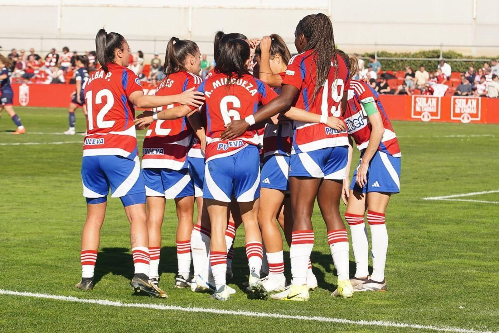 Las mejores imágenes de la goleada del Granada CF Femenino frente al Deportivo