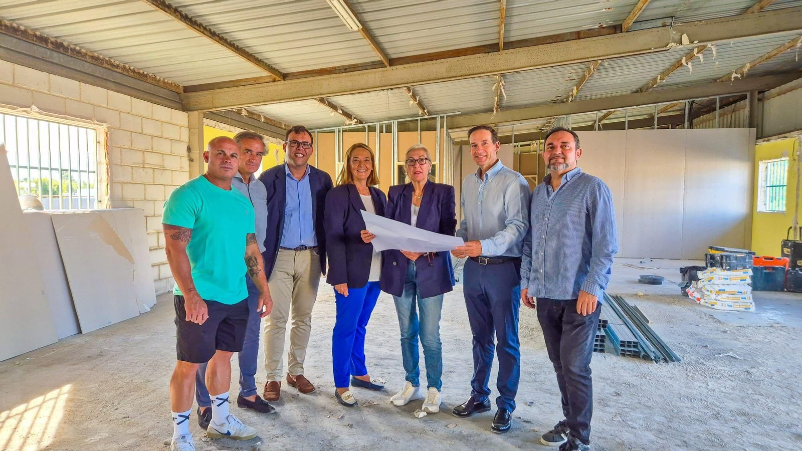 La alcaldesa de Motril, Luisa García, junto con el teniente de alcalde, Juan Fernando Hernández, y la teniente de alcalde, María Ángeles Escámez, visitan este enclave