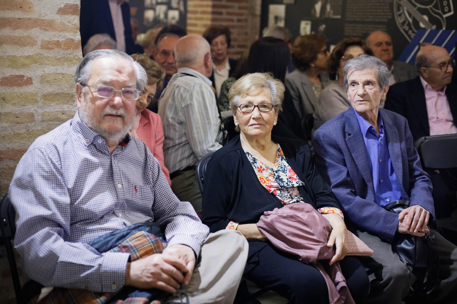 Entrega de Anagrama de Oro y Brillantes de la Ciudad de Almería a Andrés Caparrós en imágeness