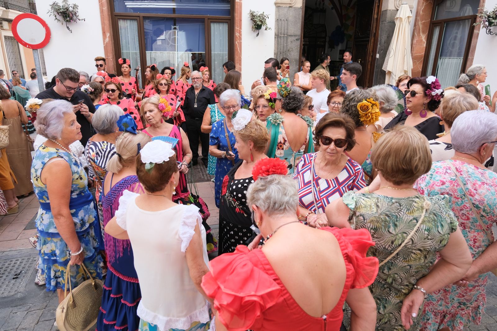 La celebración en Cabra del Día de la Mujer con motivo de la Real Feria, en imágenes