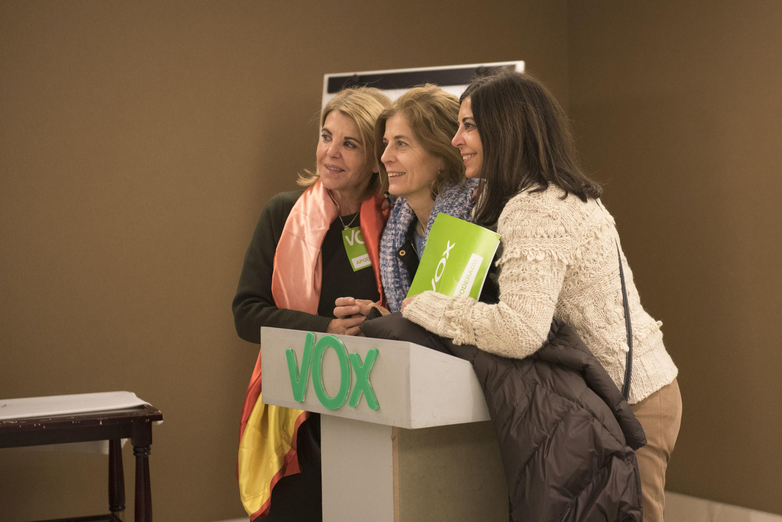 Vox descorcha el champán en Granada