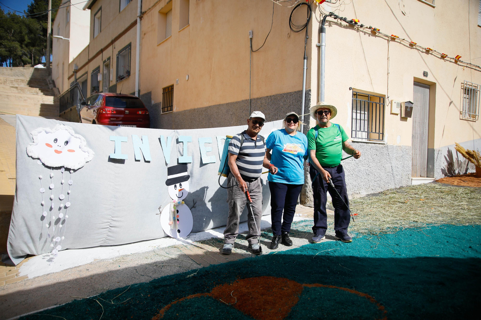 Así es la gran alfombra de serrín para que levite la Virgen de Fátima de Tíjola