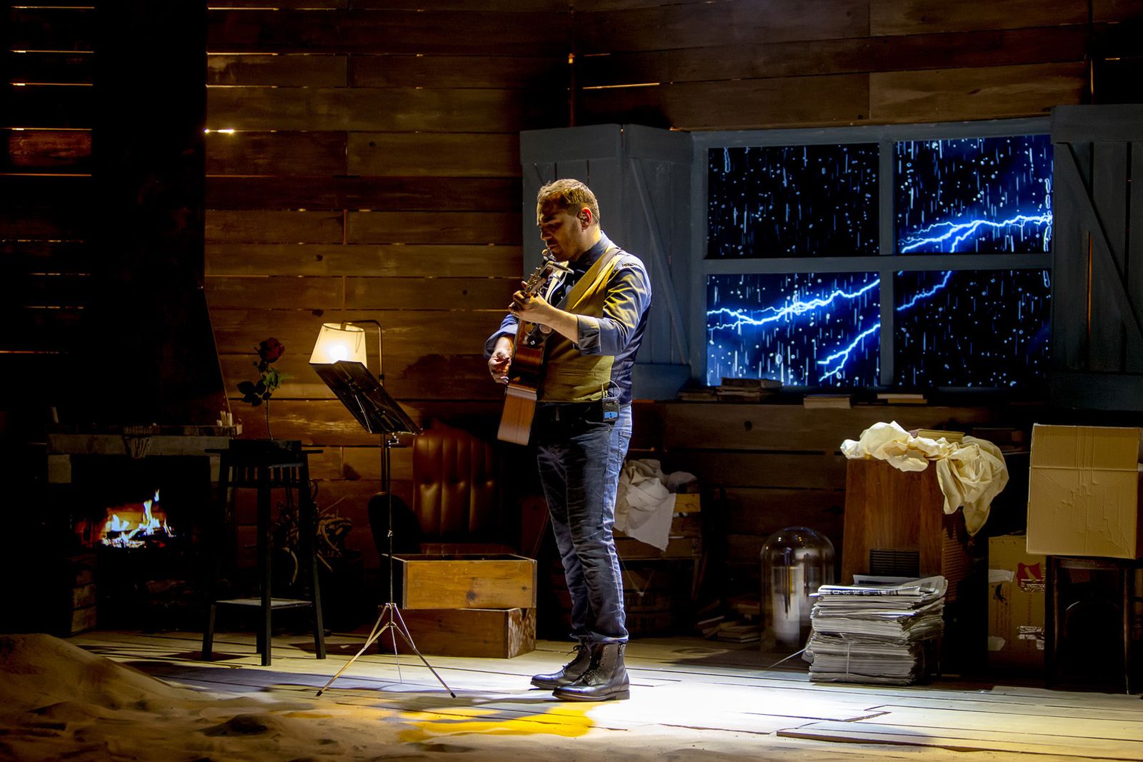 Ismael Serrano celebra dos décadas de carrera con su gira '20 años. Hoy es siempre', con la que pasará por Granada el viernes.