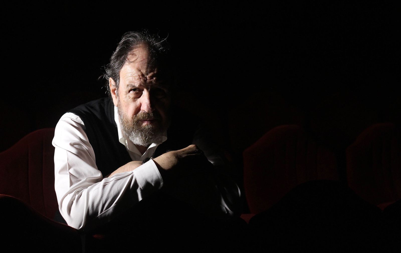 Josep Maria Pou, director y narrador de 'Cuento de Navidad'.