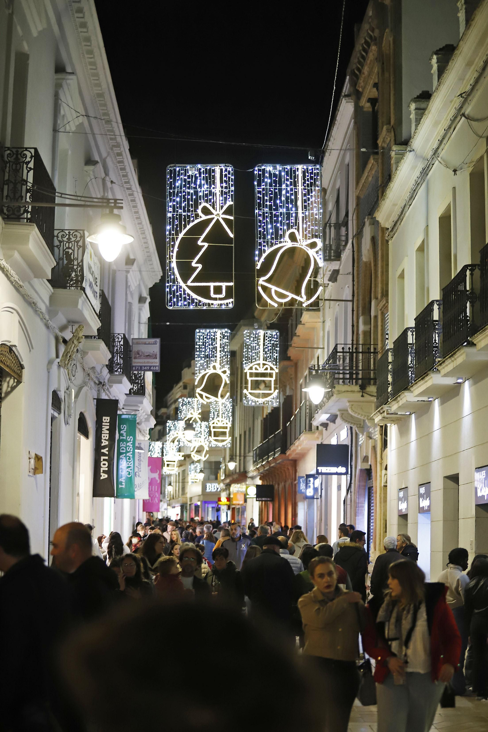 Imágenes del alumbrado navideño en las calles de Huelva