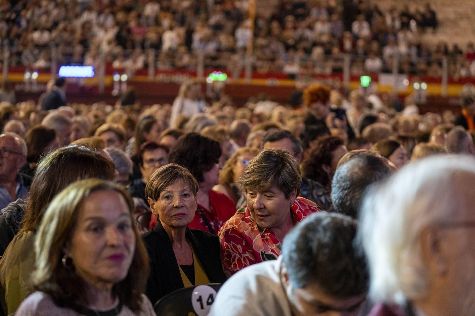 Las mejores imágenes del concierto de Raphael en la plaza de toros de Almería