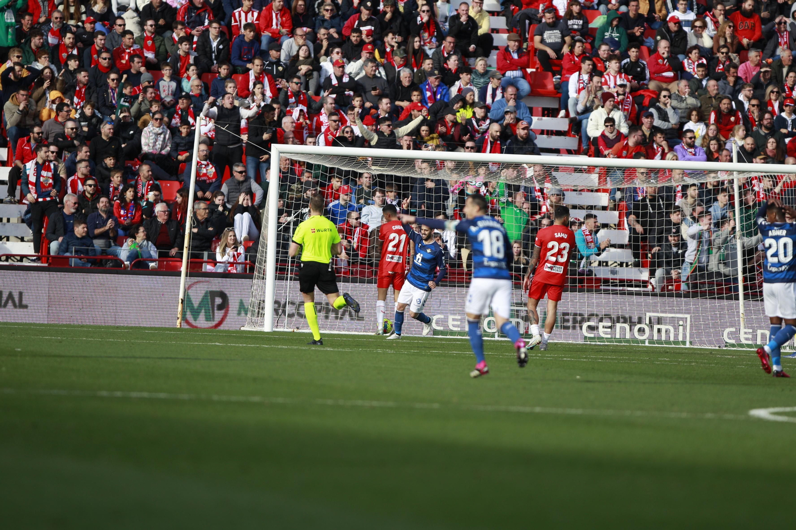 Imágenes del partido de fútbol U.D. Almería-Real Betis Balompié