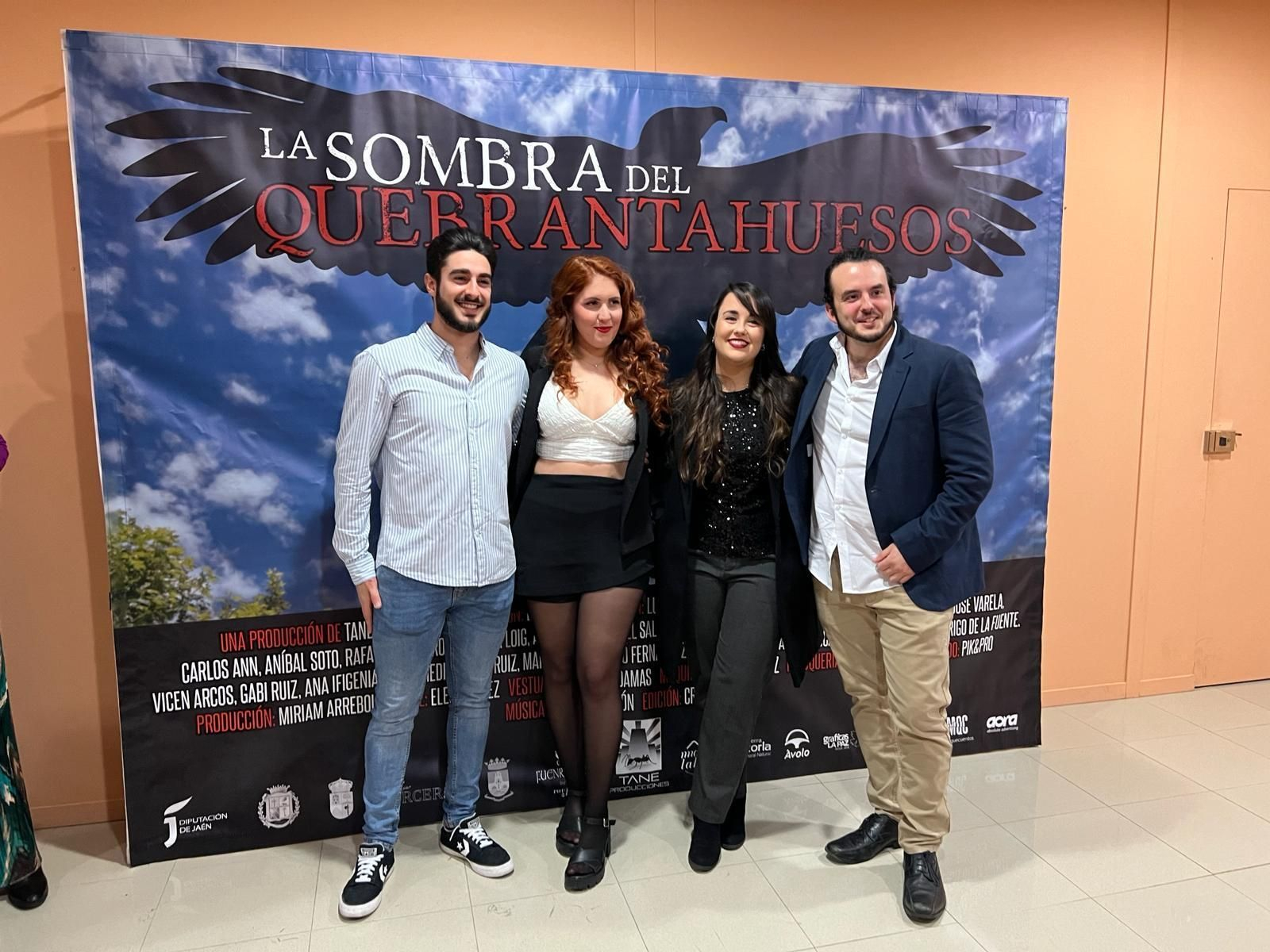 La alfombra roja del preestreno nacional, en Hornos, de la película "La sombra del quebrantahuesos"