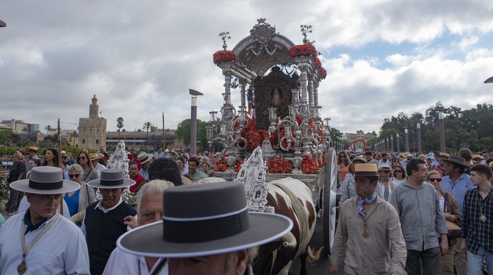 Las imágenes de la salida de la Hermandad del Rocío de Sevilla