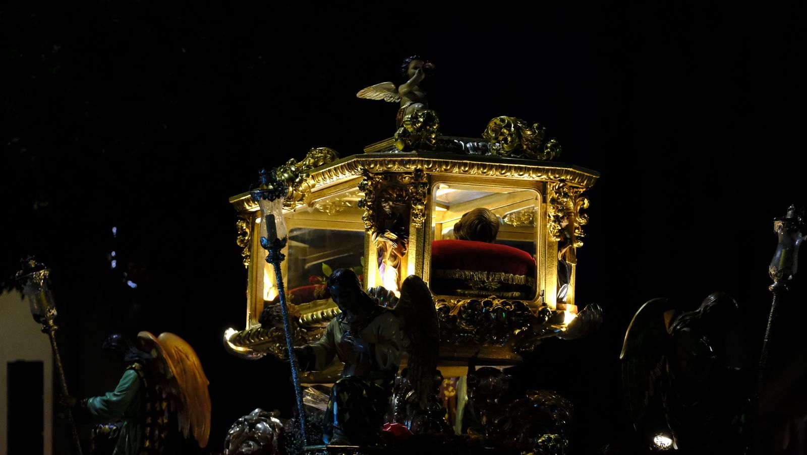 Las mejores imágenes del Santo Sepulcro, en Almería