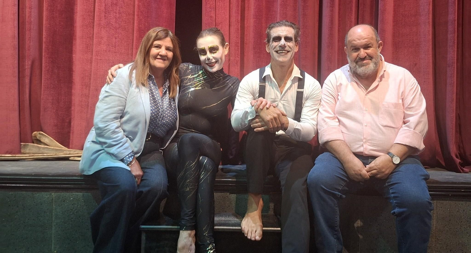 Etéreo Circus con el alcalde y la concejala de Cultura de Dalías.