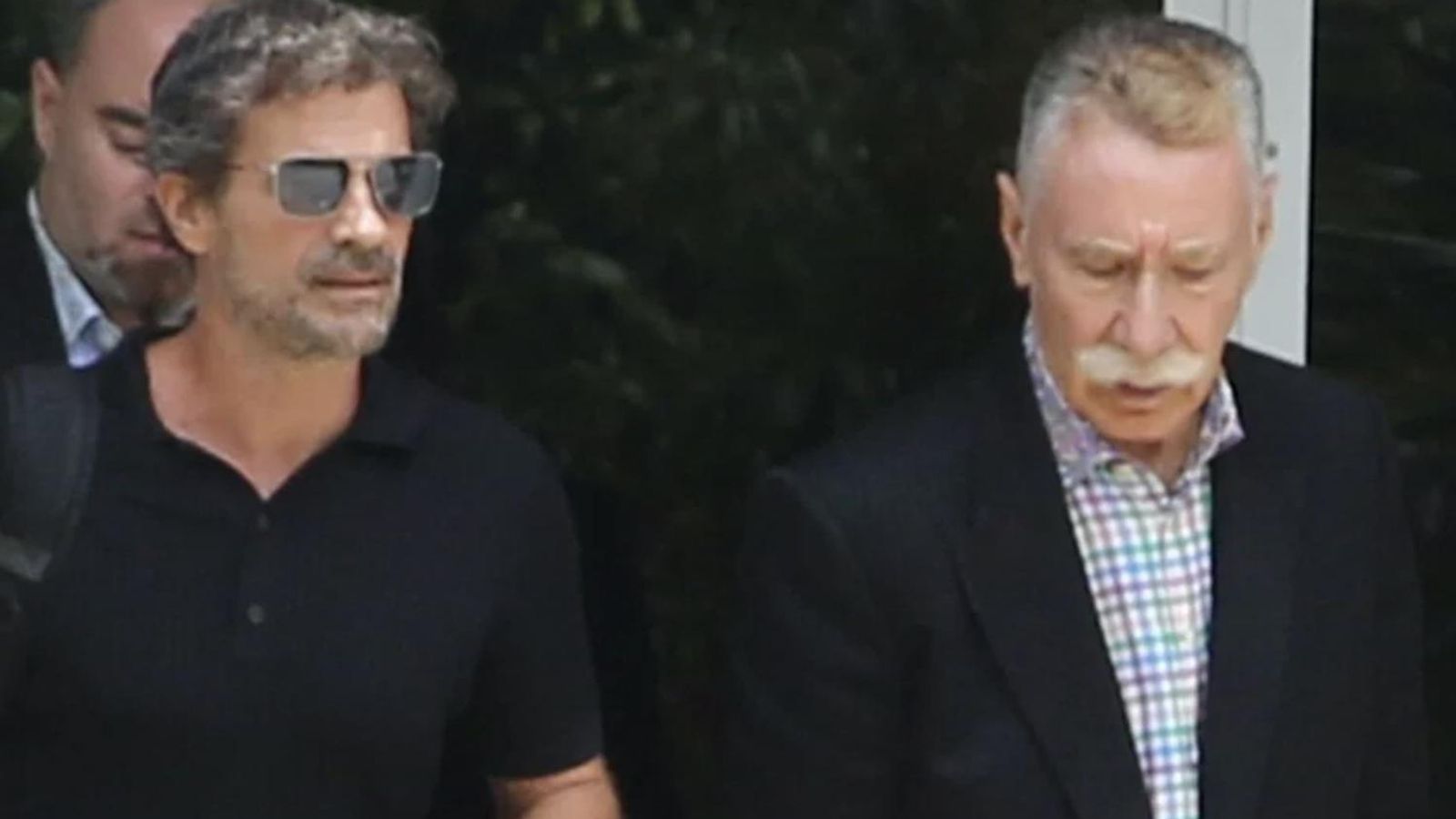 Rodolfo Sancho junto al abogado de su hijo, Marcos García