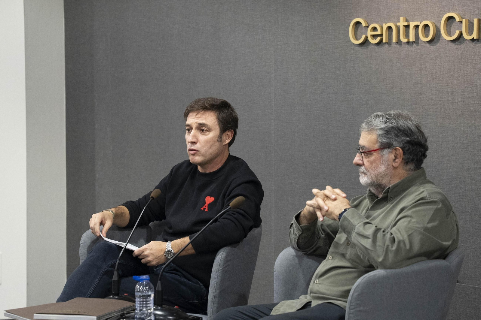 “Cuando las imágenes pierden su cuerpo”: Un diálogo entre Sema D’Acosta y Joan Fontcuberta sobre materia, memoria y la transformación posfotográfica