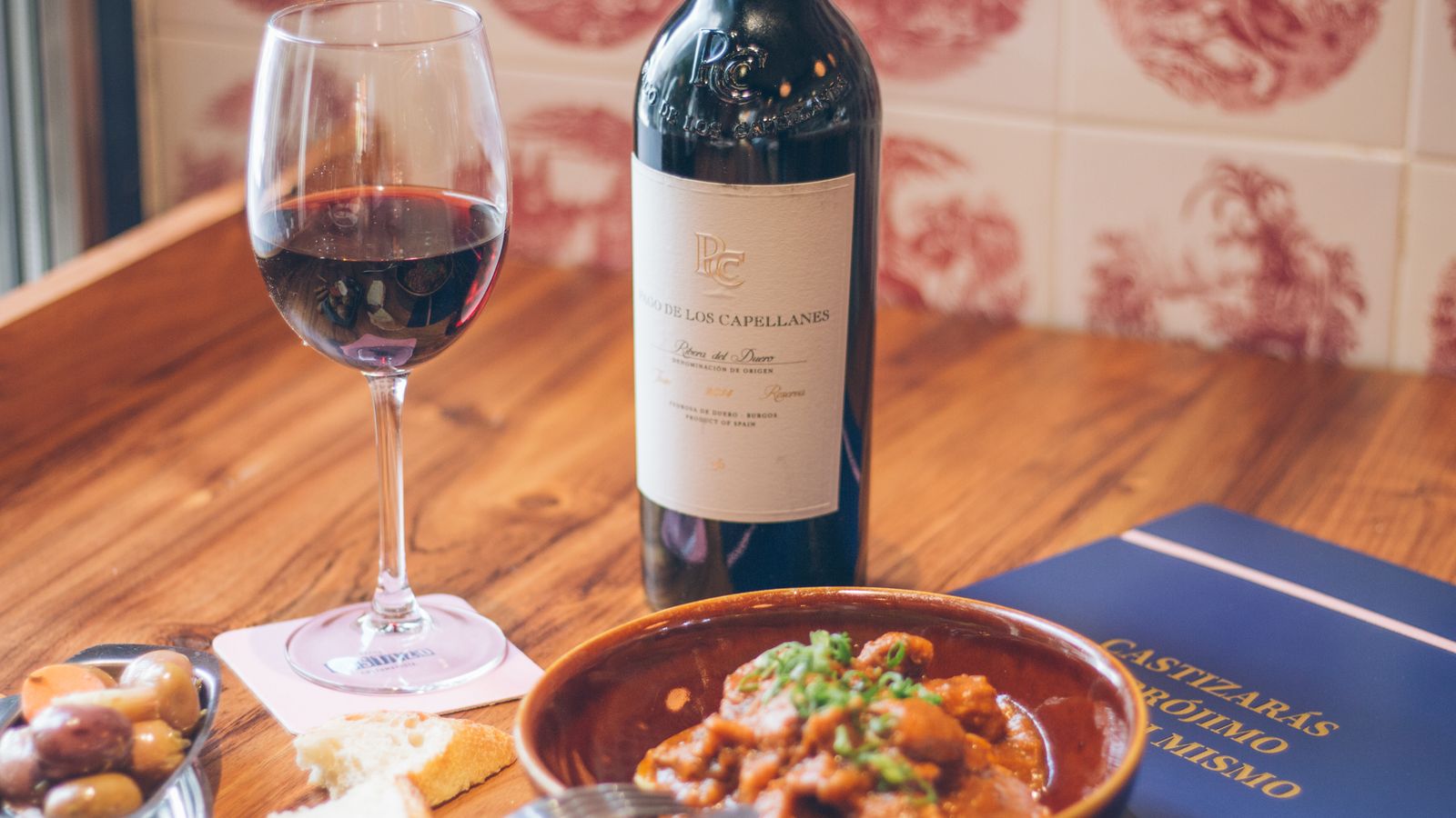 Castizo propone platos con los que acompañar los vinos.